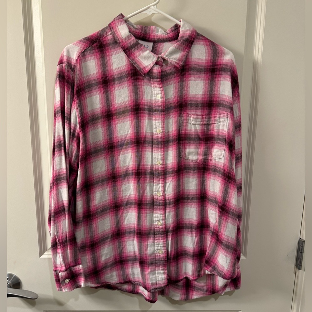 Women’s Gap pink plaid  flannel shirt